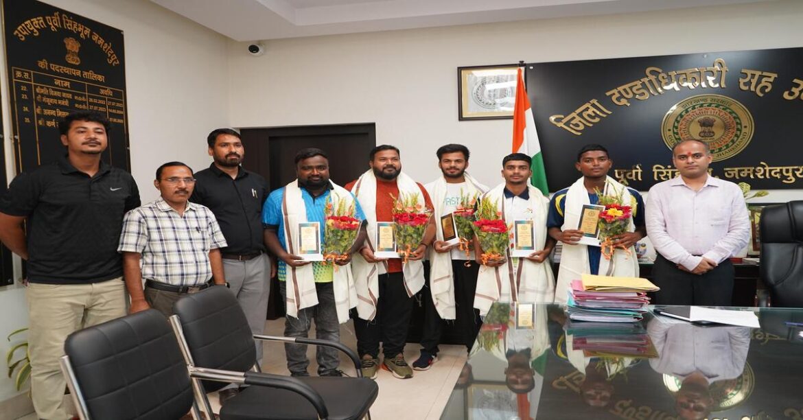 Athletes being felicitated on International Olympic Day in East Singhbhum