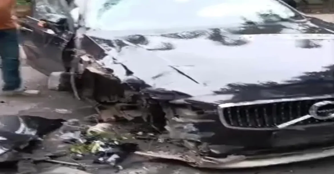 Volvo car crashes into a pole near Ramdayal Munda Park in Ranchi