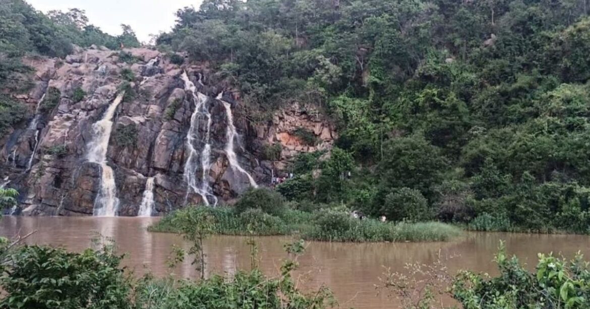 two-youths-died-drowning-dam-making-reels-hazaribag-jharkhand