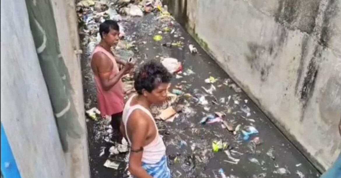 work-of-cleaning-drains-going-on-in-full-swing-in-koderma-jharkhand