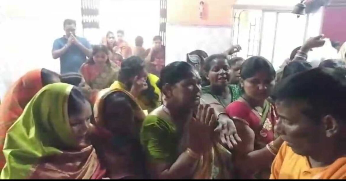 Jamshedpur News बिरसानगर में पूजा अर्चना के कार्यक्रम में पहुंची विधायक