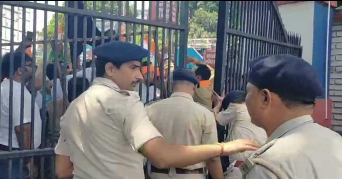 साकची थाने पर प्रदर्शन 1