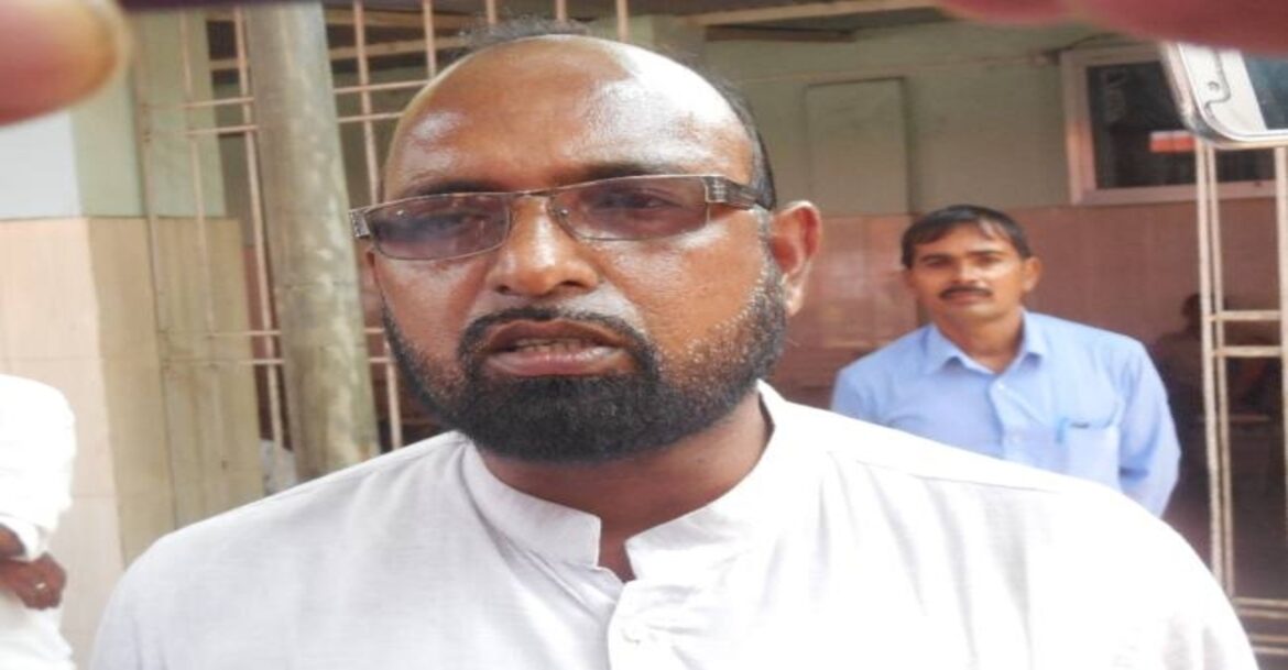 Rajkumar Yadav Demands Activation of Gadar Power Grid in Jharkhand Former CPI-ML MLA Rajkumar Yadav protesting to activate Gadar Power Grid in Giridih