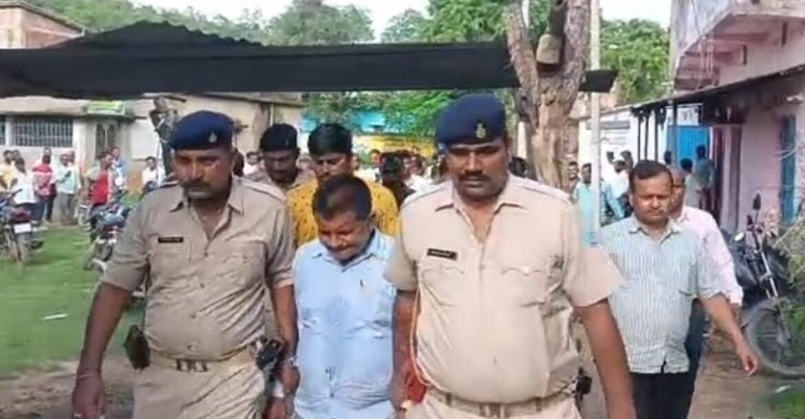 Giridih ACB Arrest: Revenue Employee Caught Taking ₹20,000 Bribe Revenue employee caught red-handed taking ₹20,000 bribe in Giridih