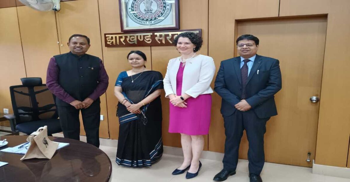 मुख्य सचिव अलका तिवारी और अमेरिकी काउंसलेट जेनरल कैली डियाज की बैठक