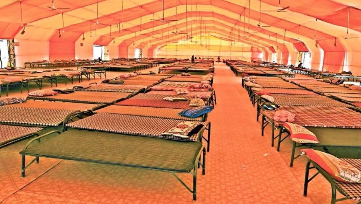 Devotees staying at Deoghar Tent City with modern facilities during Kanwar Yatra 2025