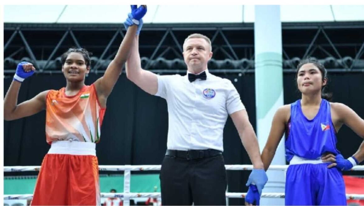 Boxer Amisha Kerketta with coach BB Mohanty at JSSPS