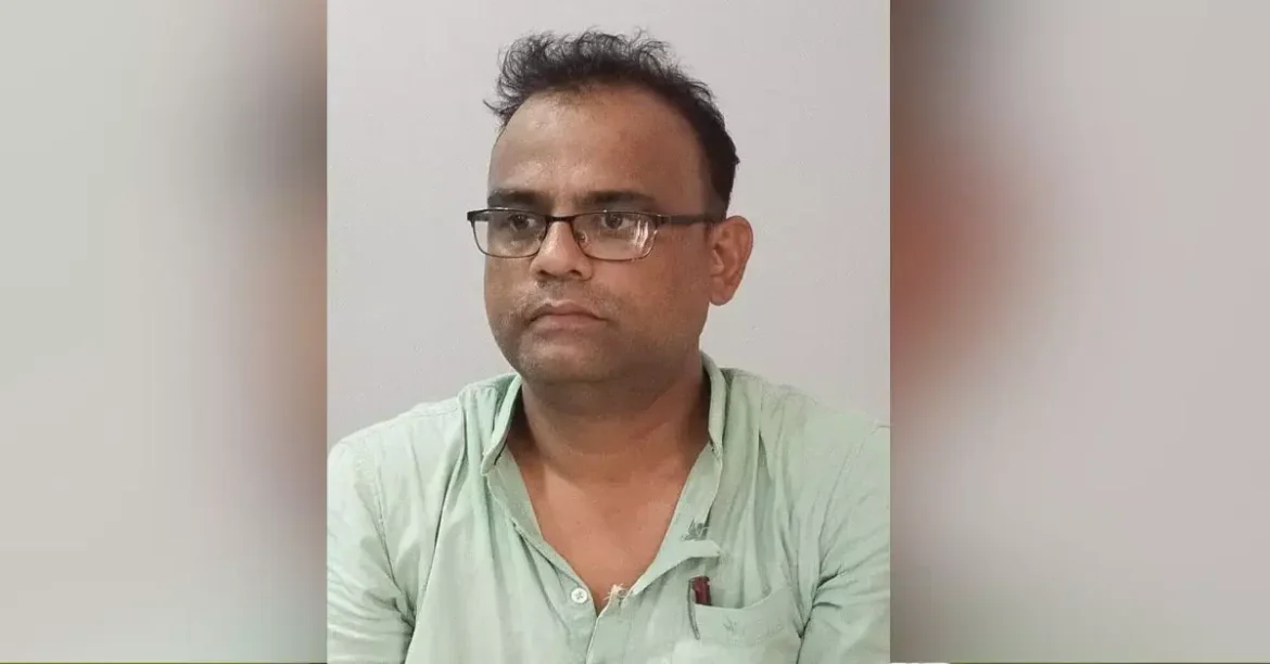 Anti-Corruption Bureau arrests senior assistant red-handed taking bribe in Ghazipur district secretariat