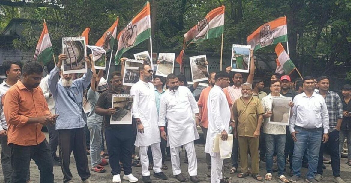 jamshedpur congress dc office protest