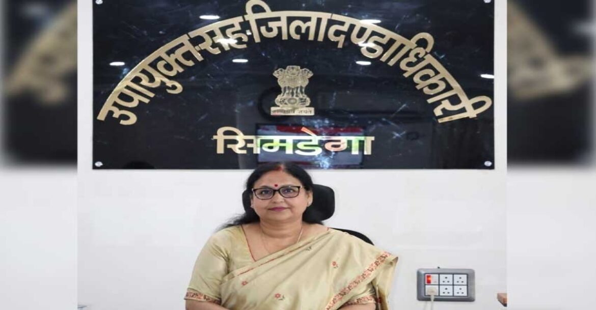 DC Kanchan Singh inspecting Simdega Sadar Hospital, reviews ambulance and patient care services