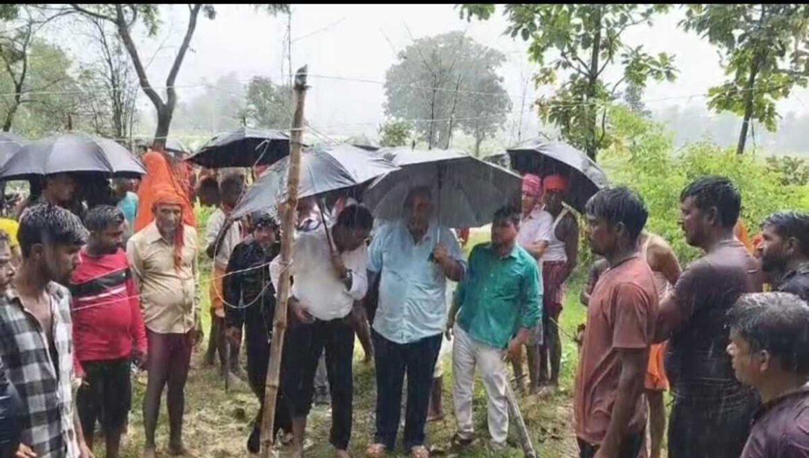 Brave soldier recovers bodies of father and son from well in Palamu