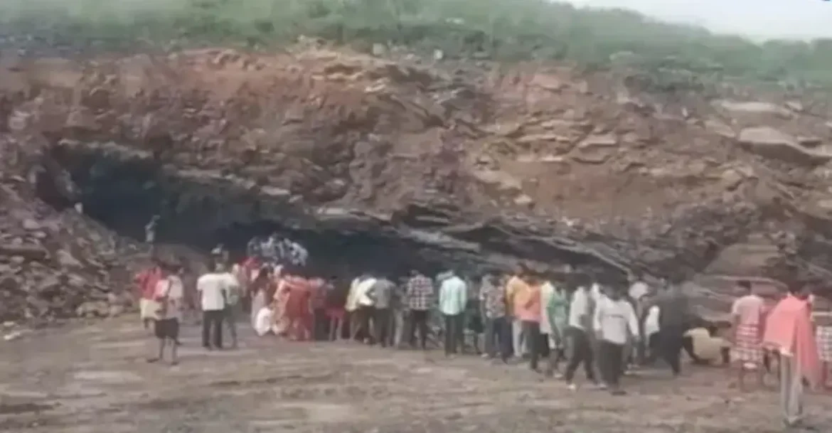 Mine Collapse at CCL Karma Project in Ramgarh; 8-10 Feared Trapped People gathered at CCL Karma project site in Ramgarh after illegal mining leads to mine collapse.