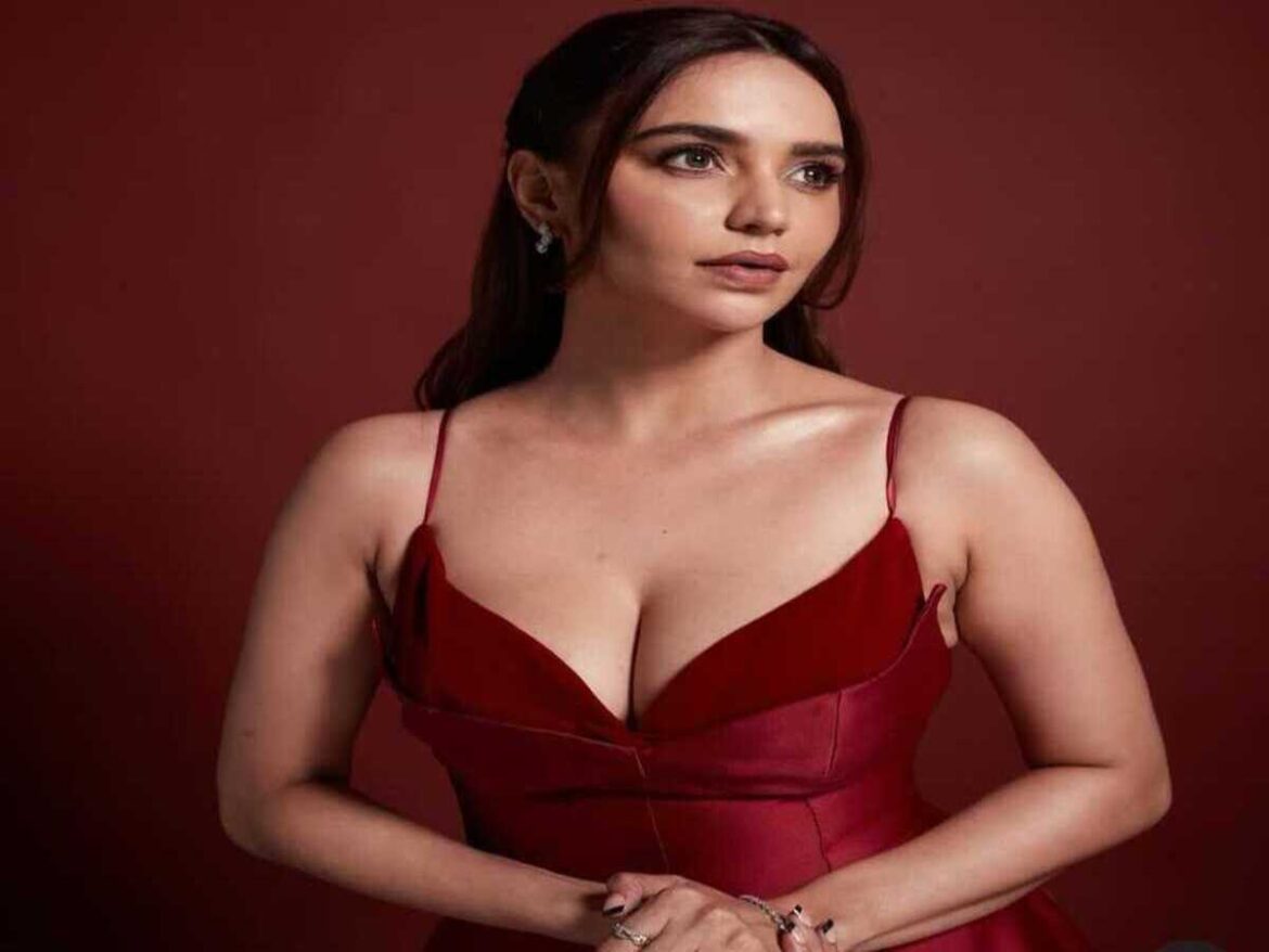 Ranchi’s Raveena Shines in Bollywood with ‘Murderbaad’ Ranchi girl Raveena makes Bollywood debut with Murderbaad