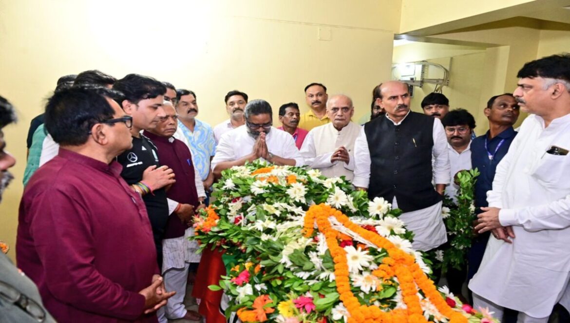 Jharkhand CM Hemant Soren pays tribute to late minister Dadai Dubey