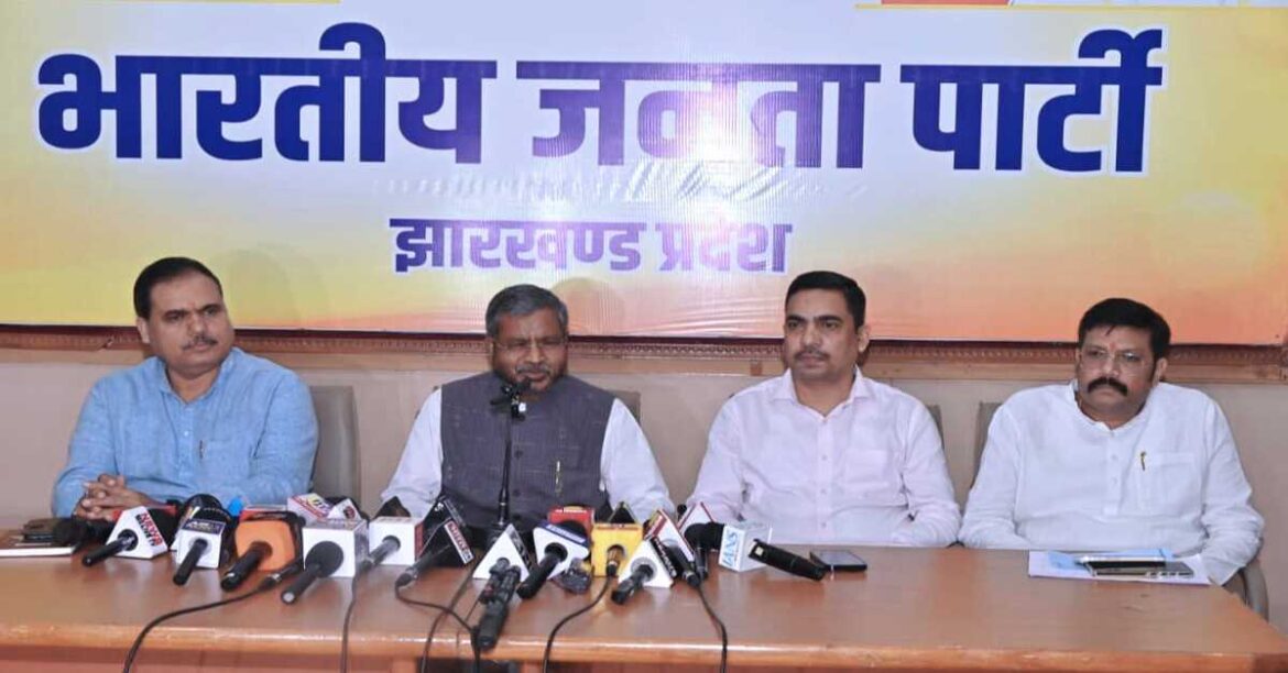 RANCHI POLITICAL NEWS: सूर्या हांसदा एनकाउंटर पर सियासत तेज, बाबूलाल मरांडी ने हत्या को बताया साजिश, झामुमो नेताओं और पुलिस-माफिया गठजोड़ पर लगाए आरोप।
