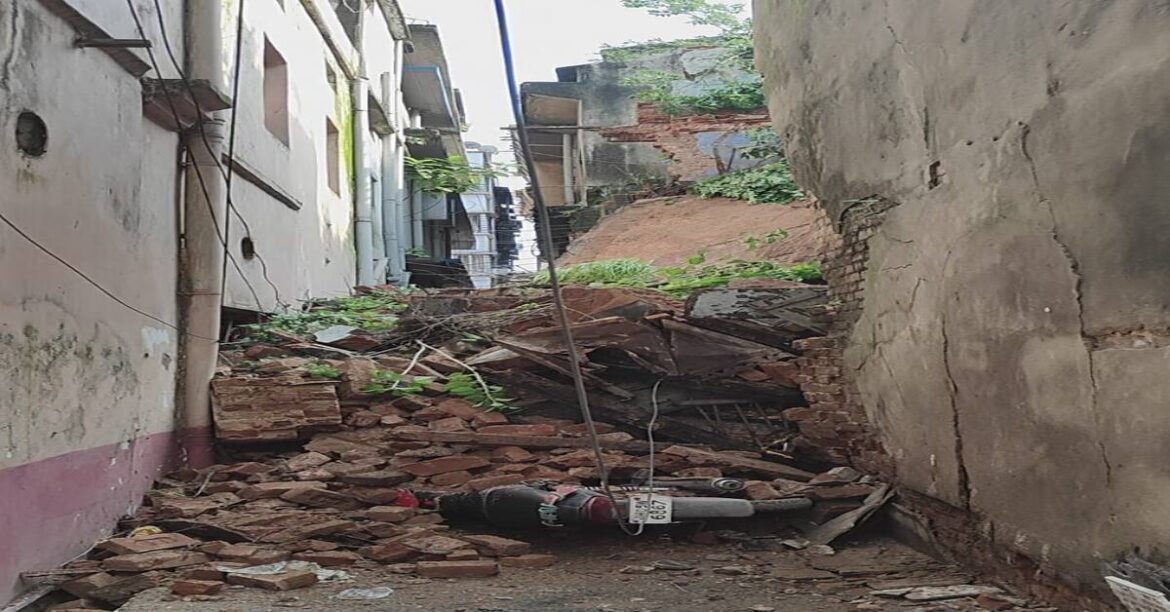 jugsalai 2 buildings collapsedd (1)