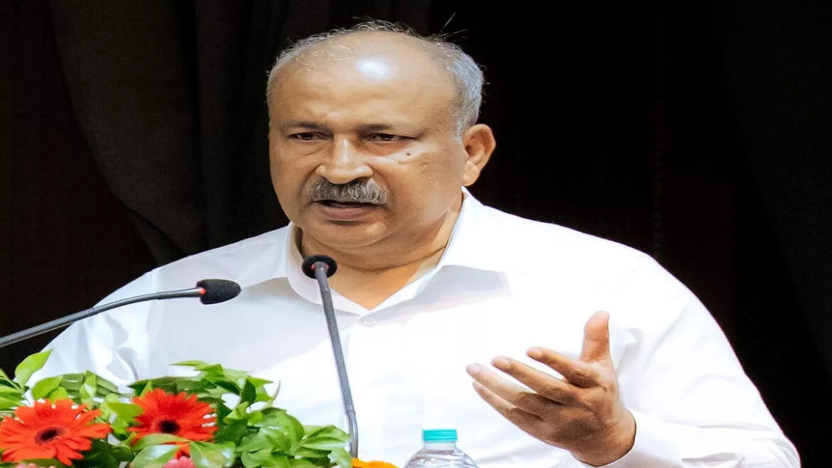 UP DGP Rajeev Krishna speaking at EOW workshop on rising economic crimes and cyber frauds in Uttar Pradesh.