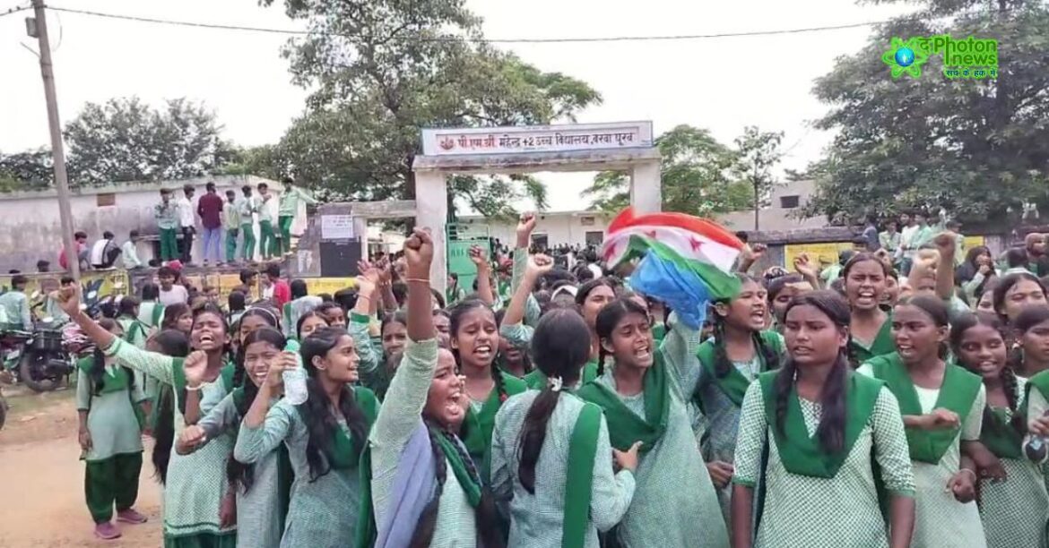 Dhanbad Principal comment protest