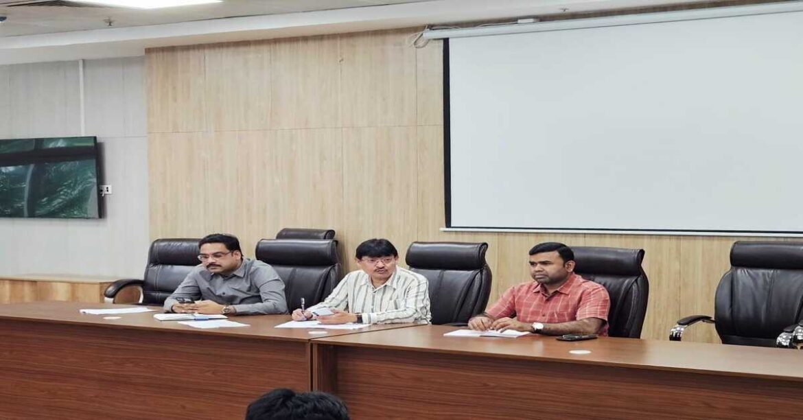 RANCHI NEWS: रांची नगर निगम ने दुर्गा पूजा, दीपावली व छठ को लेकर सफाई, बिजली व सुरक्षा व्यवस्था पर विशेष तैयारी शुरू की है।