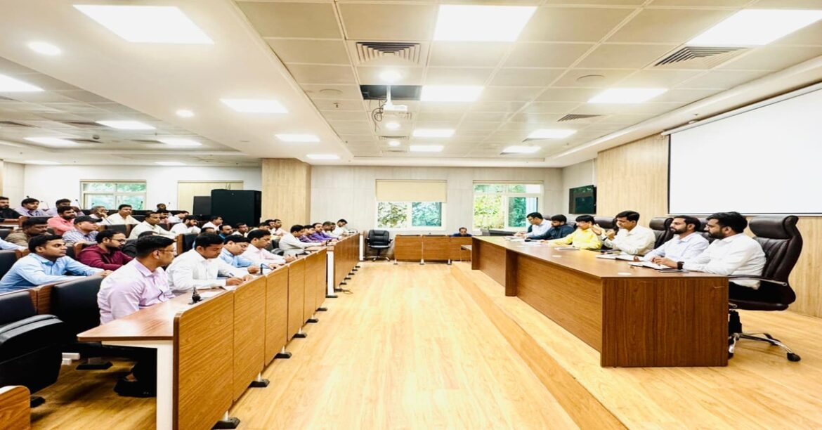 RANCHI NEWS: रांची नगर निगम ने कूड़ा पृथक्करण पर सख्ती बढ़ाई, प्रशासक की बैठक में जुर्माना, जागरूकता अभियान और लाइसेंस रद्दीकरण जैसे निर्देश दिए गए।