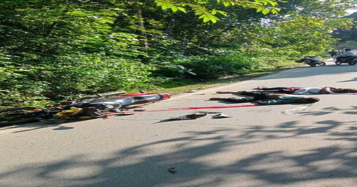 Road accident in West Singhbhum, Jharkhand, young couple on motorcycle killed.