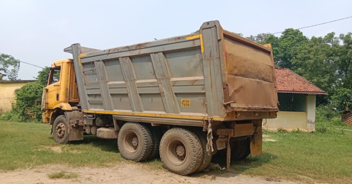 Police seized illegal stone-laden truck in Chakradharpur