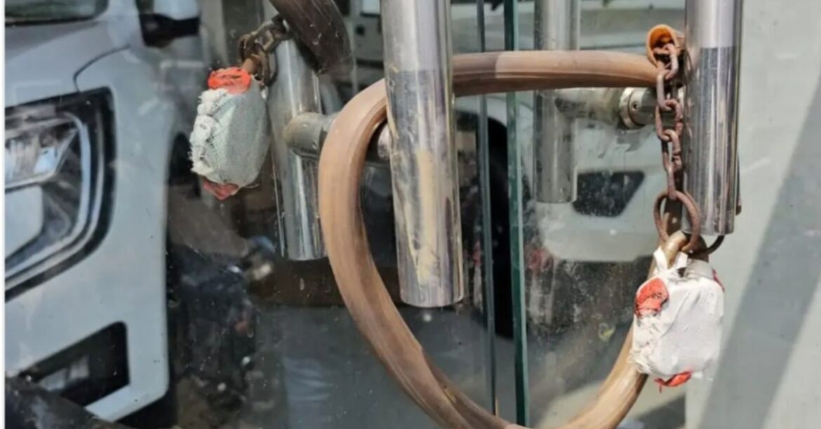 Showroom seal in Hazaribagh