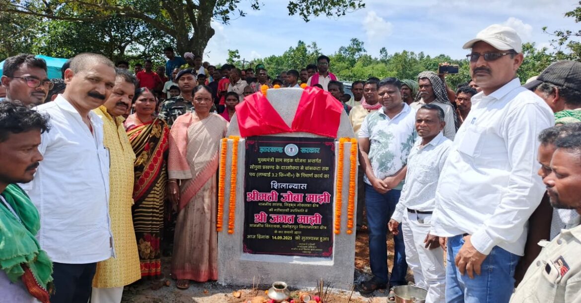 Road construction begins in Sonua’s Daau Sakoda village Chaibasa for first time since independence