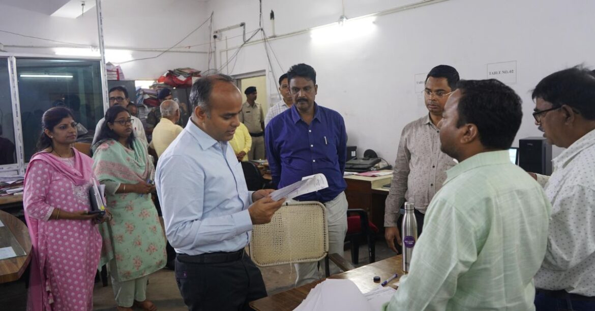 ghatshila-by-election-2025-district-election-officer-inspection-cashless-medical-facility