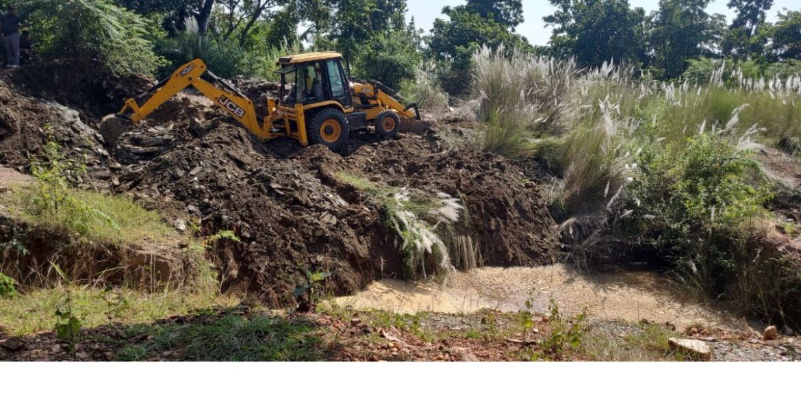 गुड़ाबांदा में पन्ना की लूट को रोकने के लिए अधिकारियों ने की छापेमारी