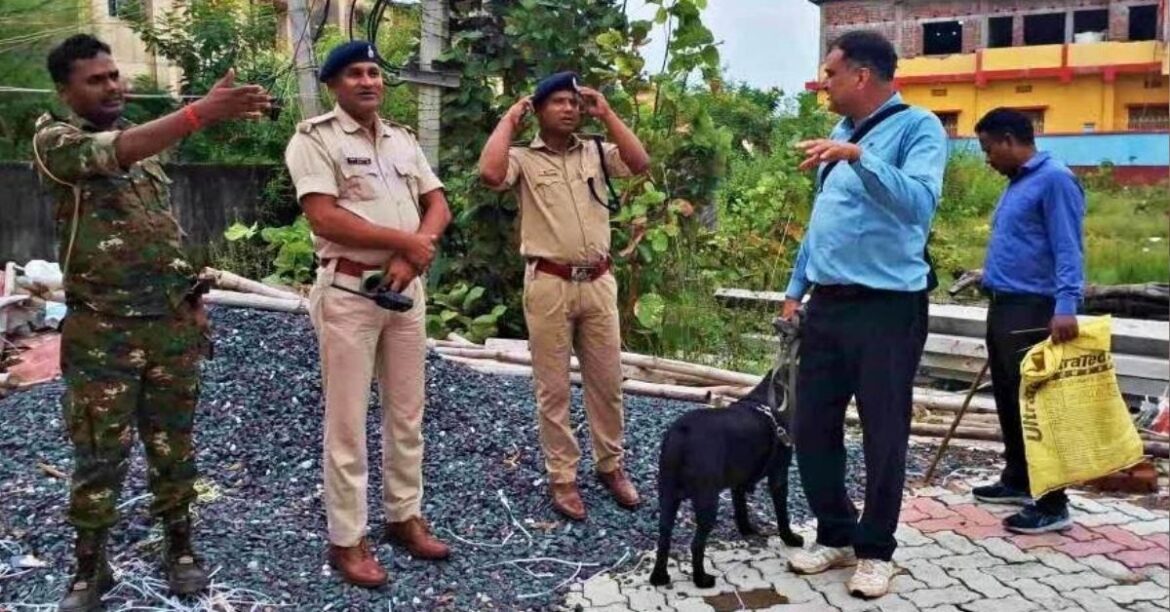 Palamu Crime News Attempt to theft State Bank of india by cutting alarm connection