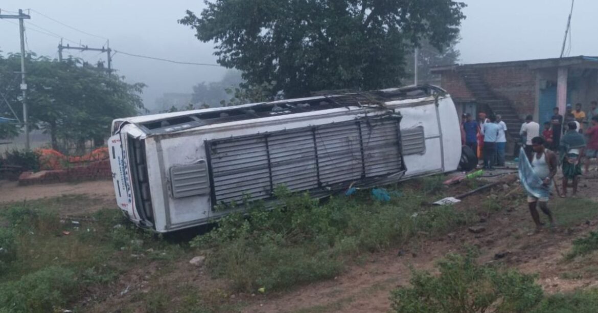Kodarma News Ranchi bus overturned