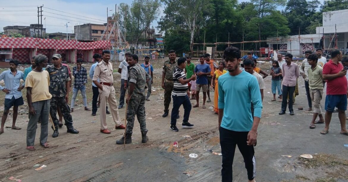 Dhanbad Crime News Violent clash between two groups over love affair