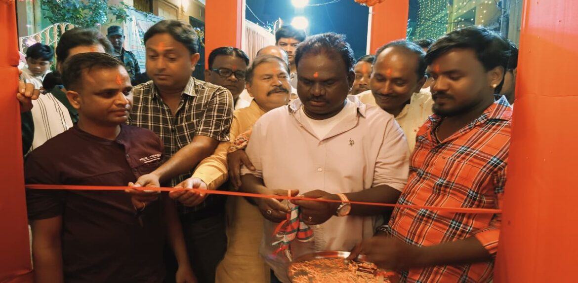"Sun God idol installed in Jhumka Muhalla of Chakradharpur, devotees worship and pray for prosperity during Chhath preparation"