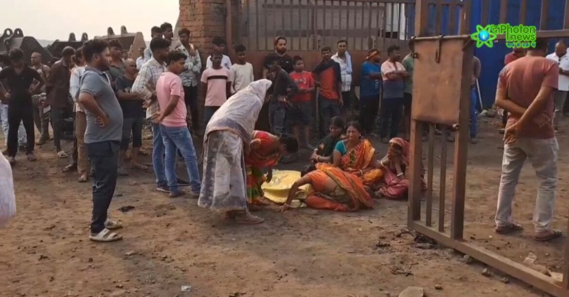 dhanbad-landslide **Alt Text (English):** Rescue team evacuating workers trapped under debris after a landslide in Dhanbad, one worker dead and two injured