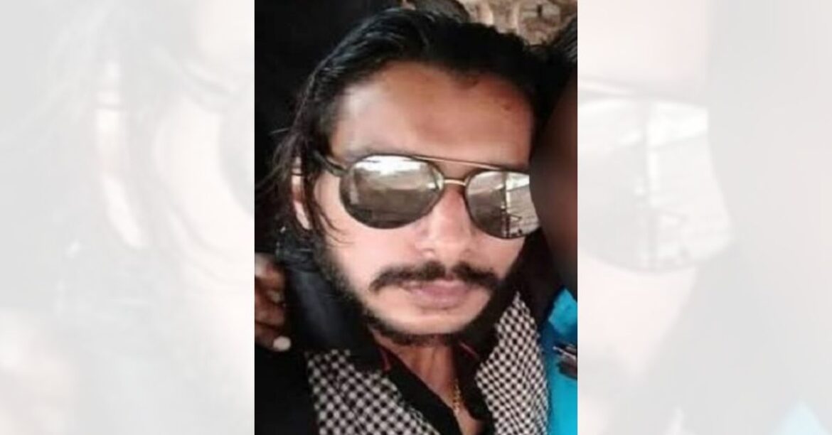 Notorious criminal arrested by police in Jamshedpur with weapons, involved in extortion and threatening incidents.