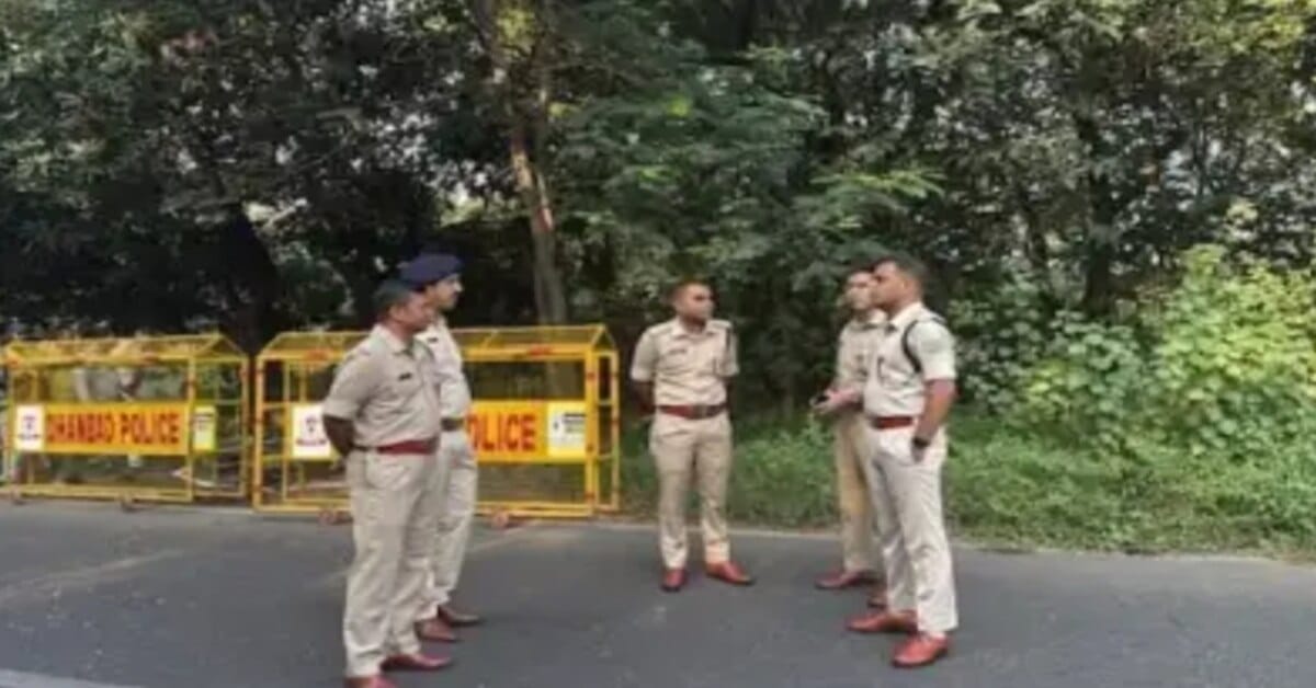 Jamshedpur Crime: Dhanbad encounter between police and criminals, notorious Jamshedpur gangster Bhanu Manjhi shot and injured