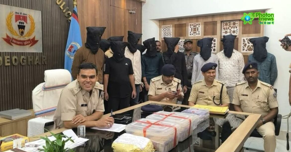 jharkhand-news "Deoghar Police busted Madhupur bank robbery case in Jharkhand, arresting 11 interstate criminals including one robber disguised in burqa"