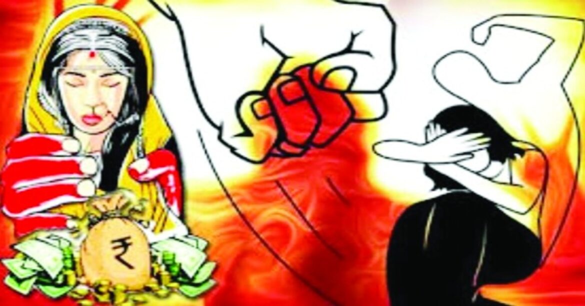 Married woman from Ranchi was lured for a Darjeeling trip and abandoned in Howrah; police registered FIR and started investigation.