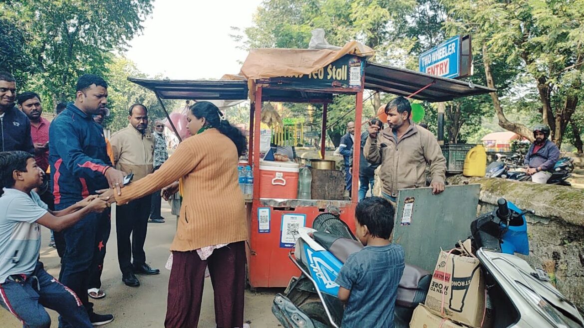 Tea Shop Woman, Husband Wife Clash, Jamshedpur