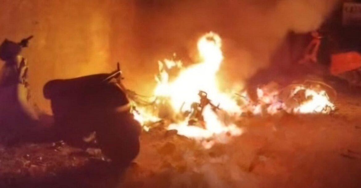 jamshedpur burnt vehecle in ghodabandha