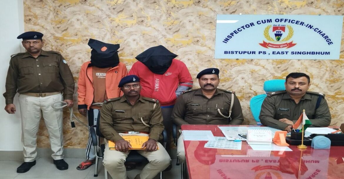 Jamshedpur Police arrests three accused in Bistupur theft cases and recovers Tata Sumo and valuables worth lakhs.