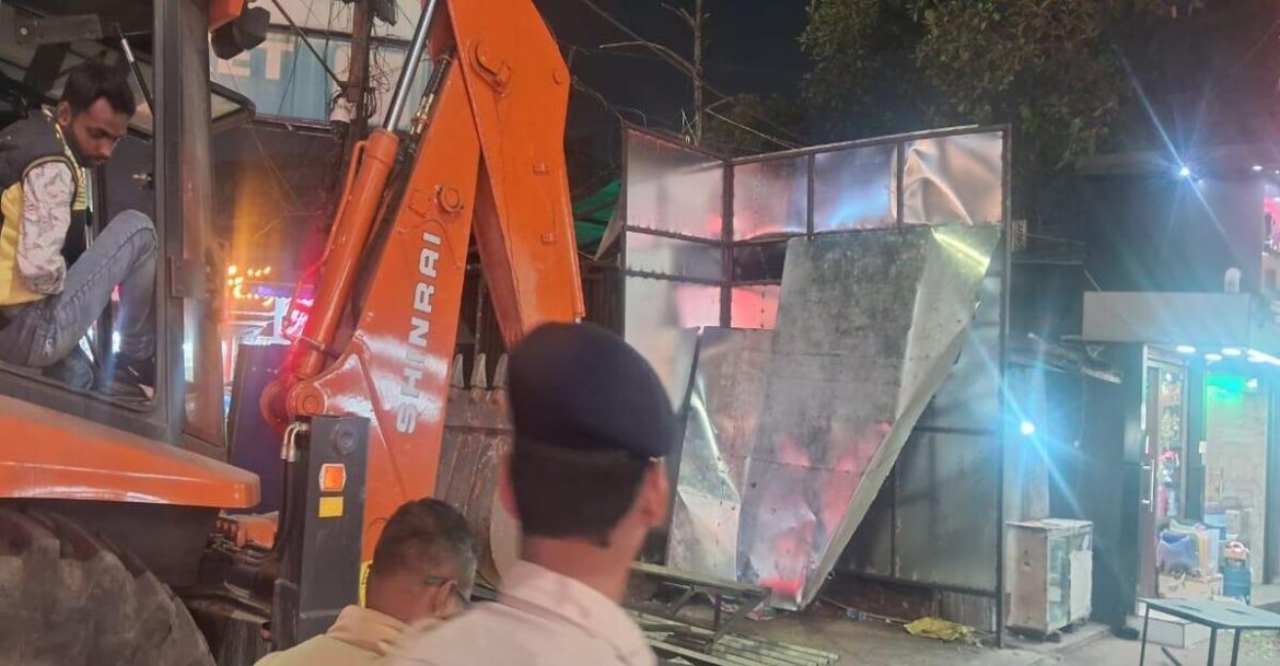 "JNAC takes strict action on illegal shops in Bistupur market, bulldozer demolition in Jamshedpur"