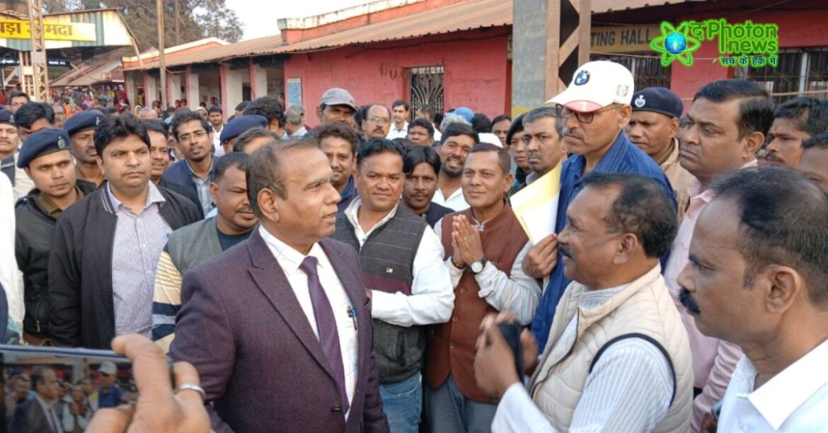 Former CM Madhu Koda meets South Eastern Railway GM