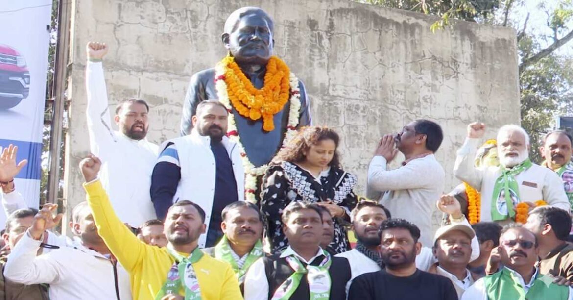 शहीद निर्मल महतो की प्रतिमा