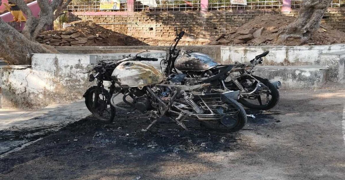 बाइक में लगी आग