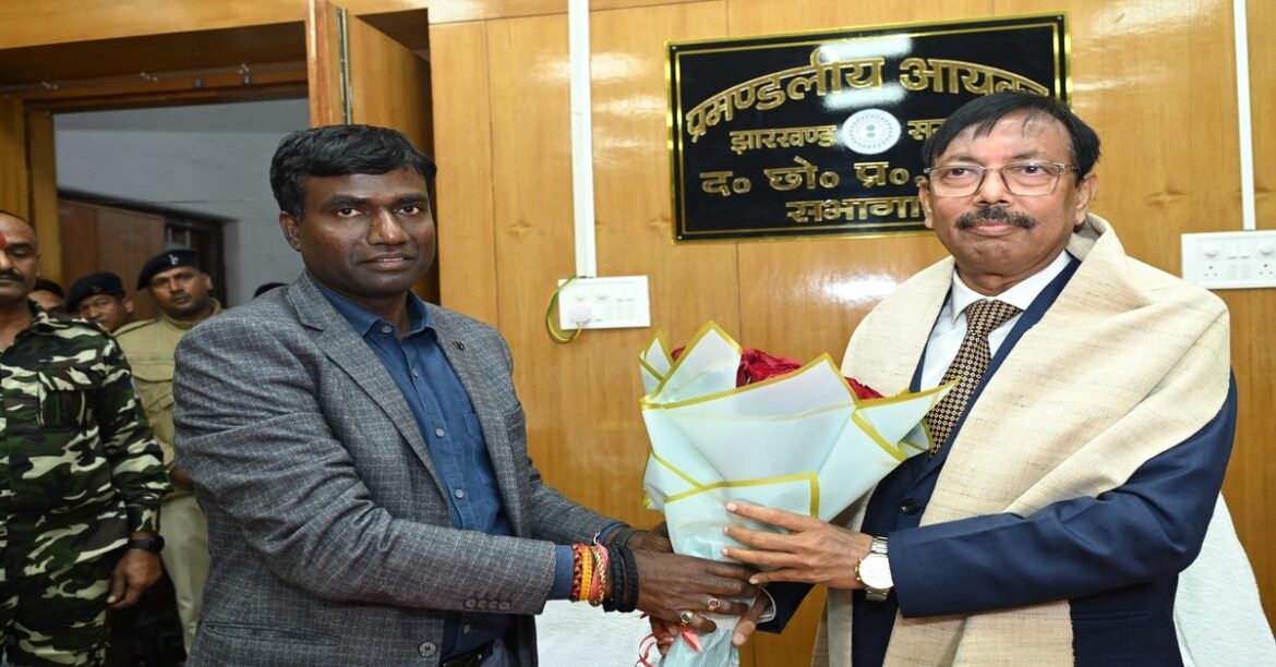 प्रमंडलीय आयुक्त सेवानिवृत