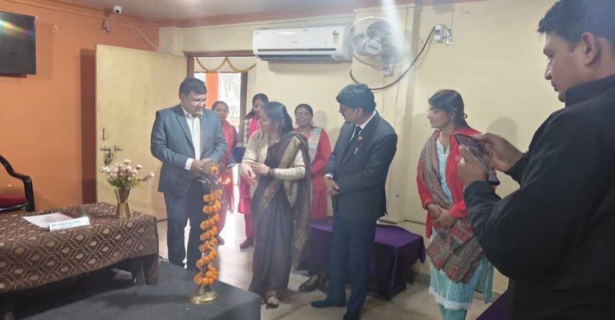 Seminar organized at Cooperative College Jamshedpur where Motihari professor spoke on Indian knowledge tradition and nation building