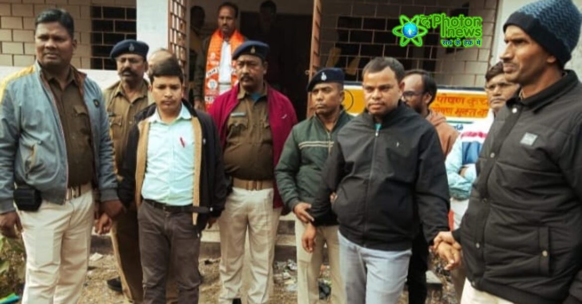 Jharkhand ACB arresting circle inspector in bribery case in Giridih