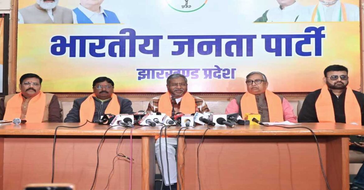 RANCHI: बाबूलाल मरांडी ने जी राम जी योजना को मनरेगा का उन्नत मॉडल बताया और कांग्रेस पर भ्रष्टाचार व दुष्प्रचार के आरोप लगाए।